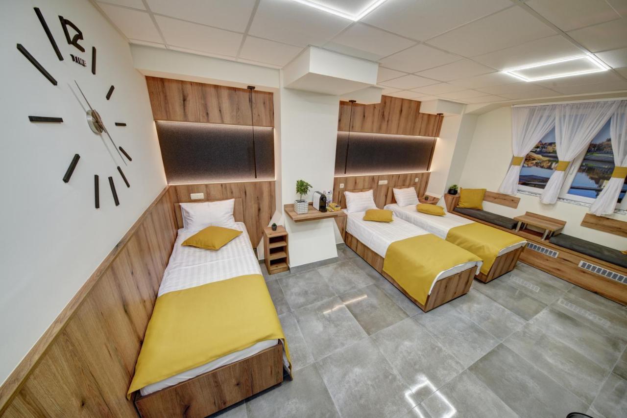 Riverside Inn - Dunaparti Szuteren Győr Eksteriør bilde